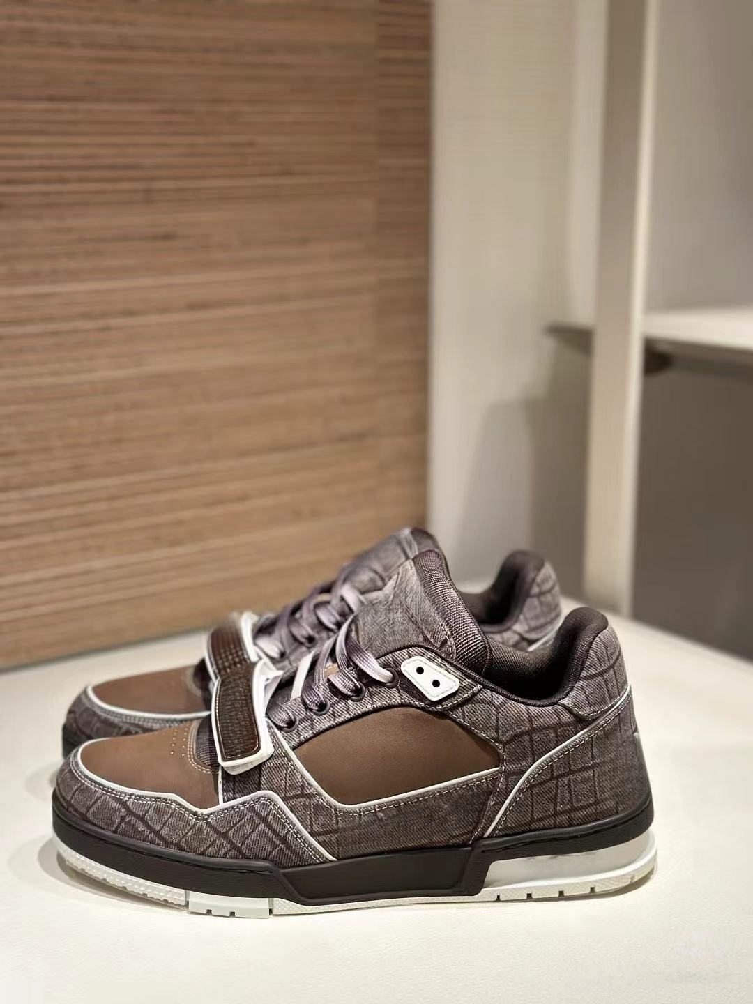 สีน้ำตาล