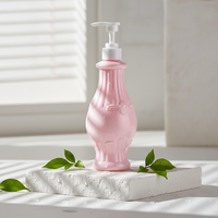 Bouteille de shampooing et de lotion en plastique PET de 500 ml, style classique, en forme de gourde, avec couvercle sérigraphié