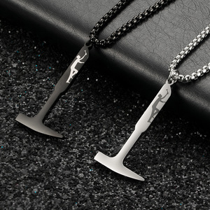 Un pendentif en acier titane, unique et artistique, inspiré du classique film américain et européen « La Redressement des Déserts ». - Product Image 3