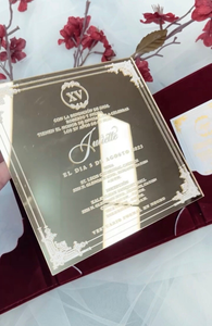 Invitation <span class=keywords><strong>de</strong></span> <span class=keywords><strong>mariage</strong></span> personnalisée en boîte avec folio en velours, verre acrylique miroir sur mesure Regal Quince, invitation blanche en or bordeaux - Product Image 4