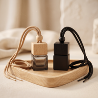 Diffuseur de parfum carré en verre pour voiture avec bouchon à vis en bois et cordon de suspension – Décoration intérieure de véhicule, cadeau