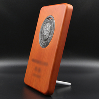 Grande boîte à trophées personnalisée en résine dure avec base en bois Barre de fer militaire Plaques de support pour les trophées et récompenses de chasse