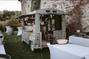 Camionnette alimentaire électrique rétro personnalisée Citroën avec cuiseur vapeur commercial en acier inoxydable pour bonbons et dim sum dans Chinatown - Product Image 3