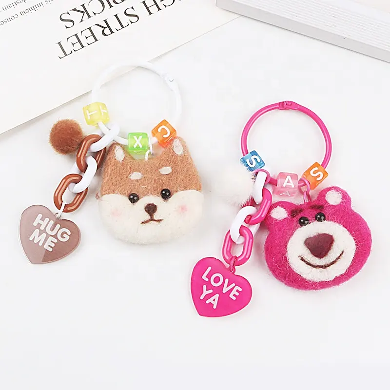 Porte-clés dessin animé Kawaii le plus vendu porte-clés en peluche fraise porte-clés ours en feutre de laine avec anneau à ressort