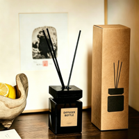 Ensemble de diffuseurs à roseaux en verre noir carré de 100 ml avec logo personnalisé, couvercle en bois, boîte en papier, impression sérigraphique, étiquette privée personnalisée