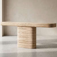 Table console minimaliste italienne en travertin beige naturel, table d'entrée de luxe en pierre à bords arrondis avec base sur piédestal
