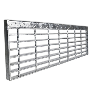 Marches d'escalier en <span class=keywords><strong>acier</strong></span> perforé antidérapantes, grilles métalliques perforées antidérapantes en <span class=keywords><strong>acier</strong></span> galvanisé pour escaliers - Product Image 2