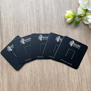 Tarjetas de exhibición de joyería en negro mate, tarjetas personalizadas con logo de marca impreso en blanco, tarjetas para exhibir anillos y pendientes para pequeños negocios - Product Image 6