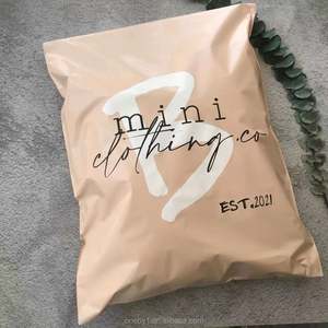 Sacs d'expédition en polyéthylène écologiques avec logo personnalisé pour l'emballage de vêtements et la livraison express, adaptés aux petites entreprises. - Product Image 5