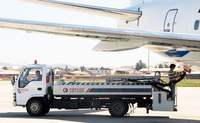 ( Occasion disponible ) Camion-citerne à eau autopropulsé pour lavage de toilettes d'avion à aéroport