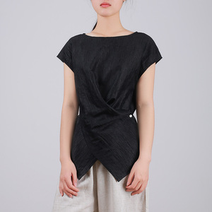 เสื้อผู้หญิงทรงไม่สมมาตร รุ่น TS-023 สีดำ ผ้าอะซิเตท แขนสั้น น้ำหนักเบา เหมาะสำหรับฤดูร้อน - Product Image 2