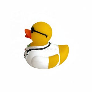 Production par lots personnalisé imprimé PVC <span class=keywords><strong>docteur</strong></span> en caoutchouc en forme de canard baignoire bain jouets avec motifs - Product Image 3