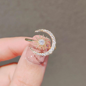 Anello Aperto Regolabile Sole Luna Stella per Donne, Gioiello da Dito Unico e alla Moda con Motivi Celesti - Product Image 3
