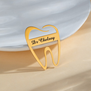Broche de estetoscopio dental de marca con pedido mínimo de una unidad, personalizado <span class=keywords><strong>DIY</strong></span> con letras en inglés grabadas, nombre, chapado en acero inoxidable - Product Image 3