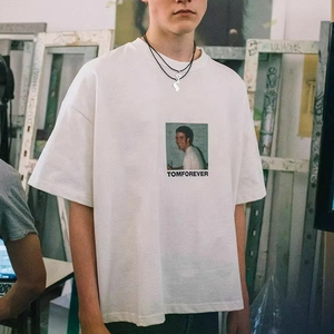 เสื้อยืดพิมพ์ลายกราฟิกสไตล์ลำลองสำหรับฤดูร้อน เนื้อผ้าหนา สำหรับผู้ชายและผู้หญิง ทรงไหล่ตก พิมพ์ลายดิจิทัล - Product Image 1