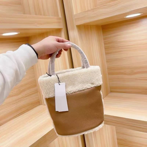 Solicite el Catálogo: Bolso Tipo Cubo Ugges, Nuevo Bolso de Otoño/Invierno para Mujer, Bolso de Hombro de Lana de Cordero Estilo Cesta - Product Image 4