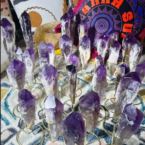 Venta al por mayor a granel de Amatista natural en bruto, Cetro, Varita, Raíces de espina dorsal, Torre de punta de cuarzo, Piedra de aromaterapia sin fuego para meditación - Product Image 2