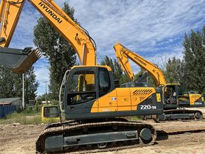 Excavadora de cadenas Hyundai 220LC-9S usada, 1 año de garantía, sistema hidráulico completo, capacidad de la cucharón de 1.3m3, motor y bomba incluidos. - Product Image 2