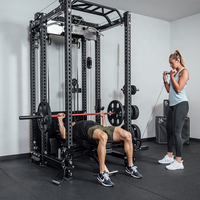 Rack de musculation robuste avec entraîneur fonctionnel intégré, système de poulies à double câble pour tractions dorsales, idéal pour les entraînements de force à domicile