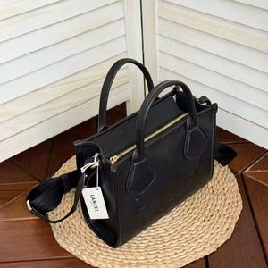 Bolso de Mano Clásico con Grabado, Gran Capacidad, Asa Superior, Cierre de Cremallera, Moda de Alta Calidad para Damas, Venta al Por Mayor - Product Image 5