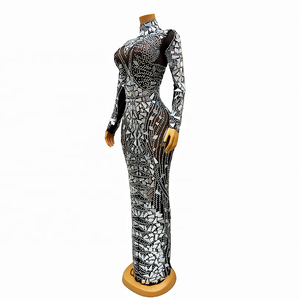 Produits en gros en vrac robes noires pour femmes robes de soirée col haut à manches longues tissu à paillettes argentées - Product Image 2