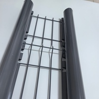 Clôture en treillis métallique courbé en V 3D personnalisable en usine, poteaux galvanisés revêtus de PVC, sécurité domestique, montage facile pour l'extérieur moderne