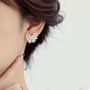 Pendientes de Botón Versátiles de Moda, Elegancia Francesa, de Alta Calidad, Nuevos al por Mayor, para Mujer, con Circonitas, Alas, Plata Tibetana, Chapados en Oro - Product Image 2
