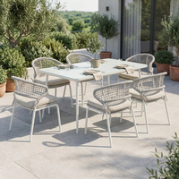 Chaise de salle à manger d'extérieur moderne en corde avec structure en acier thermolaqué, dossier en corde tressée et coussin pour patio, jardin, café, école et villa