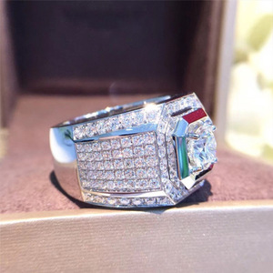 Anello Geometrico da Uomo, Design Semplice per Uso Quotidiano - Product Image 4