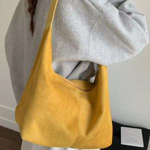 Bolso de imitación de gamuza de gran capacidad, de PU, para otoño/invierno, informal, de un solo hombro, de alta gama, de color liso, para llevar bajo el brazo, <span class=keywords><strong>al</strong></span> <span class=keywords><strong>por</strong></span> <span class=keywords><strong>mayor</strong></span>. - Product Image 2