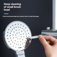 Brosse de nettoyage pour douche en plastique écologique Mario Mini avec aiguille de dragage pour le nettoyage des espaces étroits des toilettes et de la salle de bain