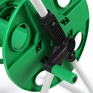 Les fabricants fournissent un grand <span class=keywords><strong>enrouleur</strong></span> de <span class=keywords><strong>tuyau</strong></span> d'eau de jardin de <span class=keywords><strong>50</strong></span> mètres de roue de poussée de voiture en plastique ABS élevé article ménager rentable - Product Image 3