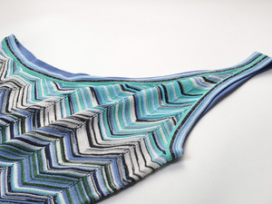 Abito <span class=keywords><strong>Lungo</strong></span> Estivo 2026 da Donna Elegante <span class=keywords><strong>Monospalla</strong></span> Senza Maniche con Sfumature di Colore e Lavorazione Ondulata in Maglia - Product Image 5