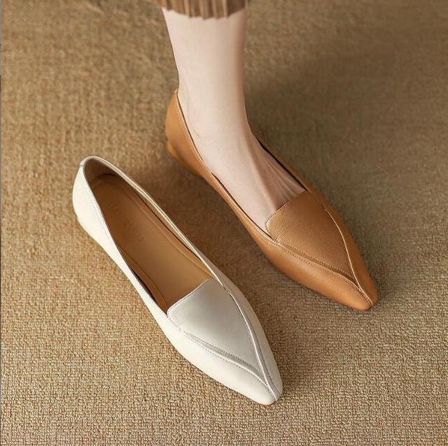 New Style Pointed Flat Single Shoes for Women's V-Button Soft Leather Low Top Commuting Women's Shoes