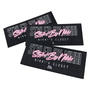 Étiquette de taille de vêtement tissée personnalisée à chaud avec logo de marque, à prix abordable - Product Image 1