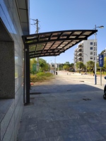 Abri de voiture moderne en aluminium à un seul côté, directement de l'usine, avec panneaux en polycarbonate durables, abri de stationnement extérieur avec livraison rapide