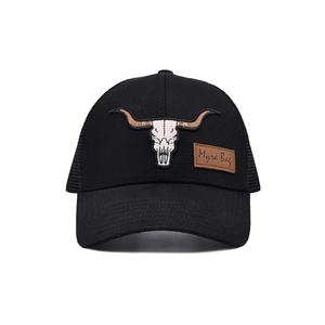Casquette de camionneur en maille élégante sur mesure Casquette de camionneur noire en cuir avec logo animal Snapback de haute qualité - Product Image 2