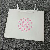 Sac cadeau en papier noir mat fait main en gros avec poignée en ruban pour vêtements, chaussettes, chaussures