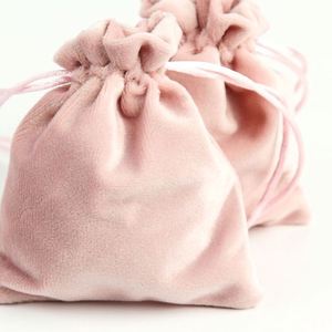 Bolsa con Cordón Personalizada al por Mayor, Bolsa de Joyería de Terciopelo Rosa Suave con Logotipo, Embalaje Textil Colorido al por Mayor - Product Image 5