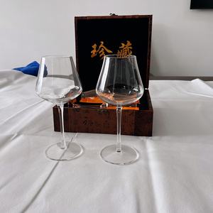 كأس نبيذ أحمر رفيع للغاية مصنوع يدويًا بتصميم عصري متكامل لتجربة النبيذ في المطاعم - Product Image 2