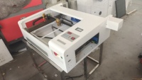 Machine de découpe laser CO2 de bureau 40W 50W 400*400MM avec lit en nid d'abeille, pompe à eau, capteur d'eau, pompe à air, rail de guidage linéaire