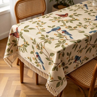 Nappe Jacquard Monet en Gros d'Usine, Nappe Rectangulaire Beige à Motifs Floraux et Oiseaux avec Pompons, Personnalisation OEM Disponible