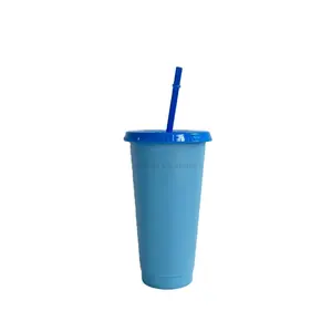 Cangkir plastik Cerulean biru PP matte 700ml kustom dengan tutup plastik & sedotan untuk smoothies dingin Milkshake slue Smoothie