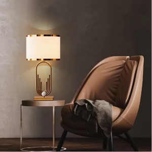 Mesita de Noche Moderna y Lujosa con Lámpara Dorada - Product Image 3