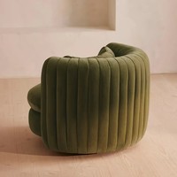 Fauteuil d'appoint contemporain en velours vert tendance avec structure en bois massif, fauteuil pivotant de luxe pour hôtel