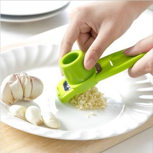 Garlic Press Garlic Grinder Manual Kitchen Tool Food Grade Multifunctional Herb Spice Tool - Product Image 1
