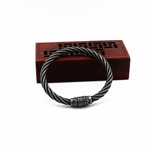 Yunnique – Bracelet en fil torsadé en acier inoxydable, fermoir magnétique rétro, design rétro, pour hommes et femmes, bijoux, cadeau - Product Image 5