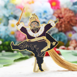 2025 nouveauté plaqué or mignon signets personnalisé <span class=keywords><strong>3D</strong></span> dessin animé personnage d'anime émail en alliage de Zinc métal signet avec gland - Product Image 5