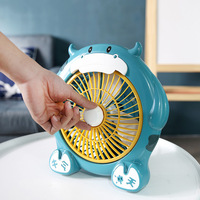 Nouveau ventilateur de refroidissement 2026 en gros, petit ventilateur de bureau pour dortoir d'étudiant, lit, maison, rechargeable, trois batteries, extérieur, usage domestique