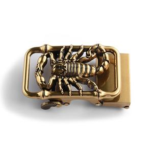 Hebilla de Cinturón Cuadrada de Metal Personalizada con Diseño de Escorpión y Acabado Antiguo - Product Image 1